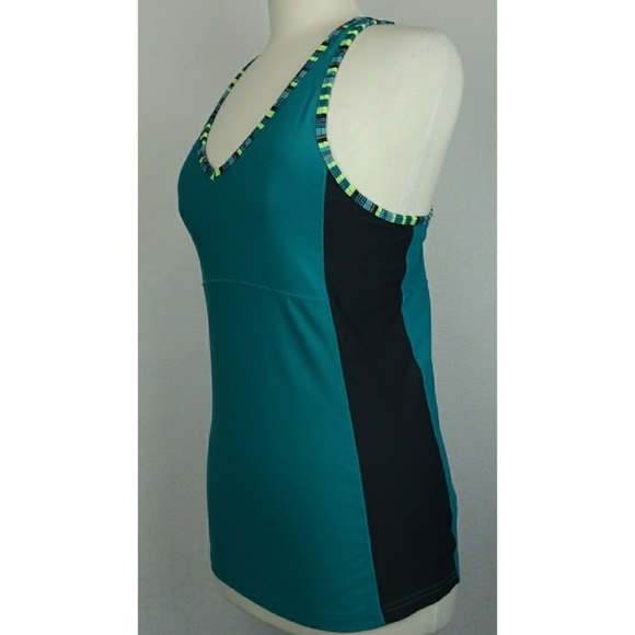 Old Navy Active Racerback tank top size L - Picture 2 of 11